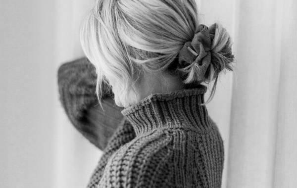 How to Wear a Scrunchie Correctly image 3